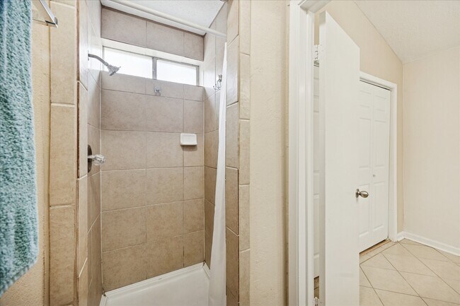 Building Photo - 17138 Barcelona Dr