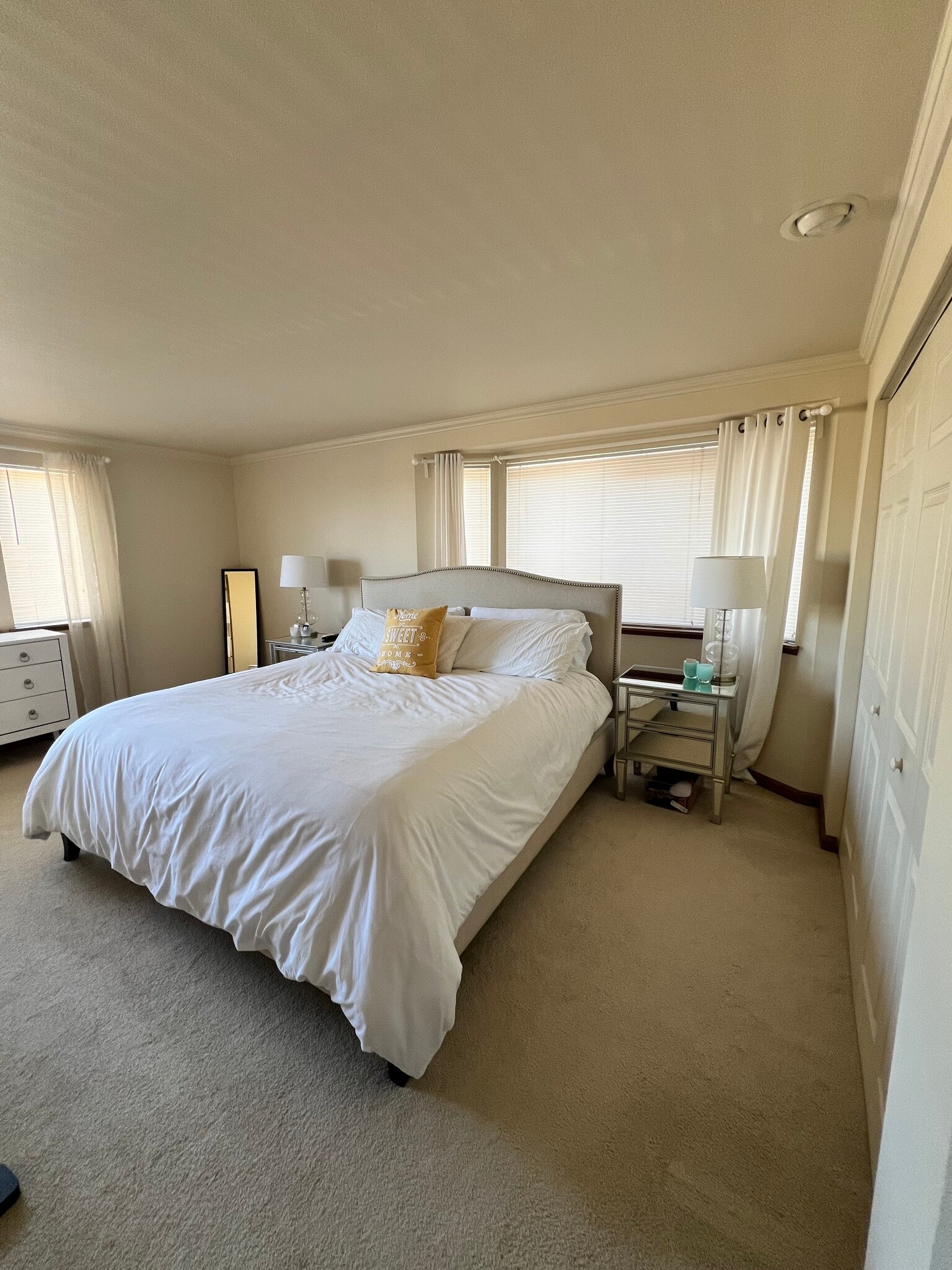 Front and side wall of master bedroom - 610 Glen St