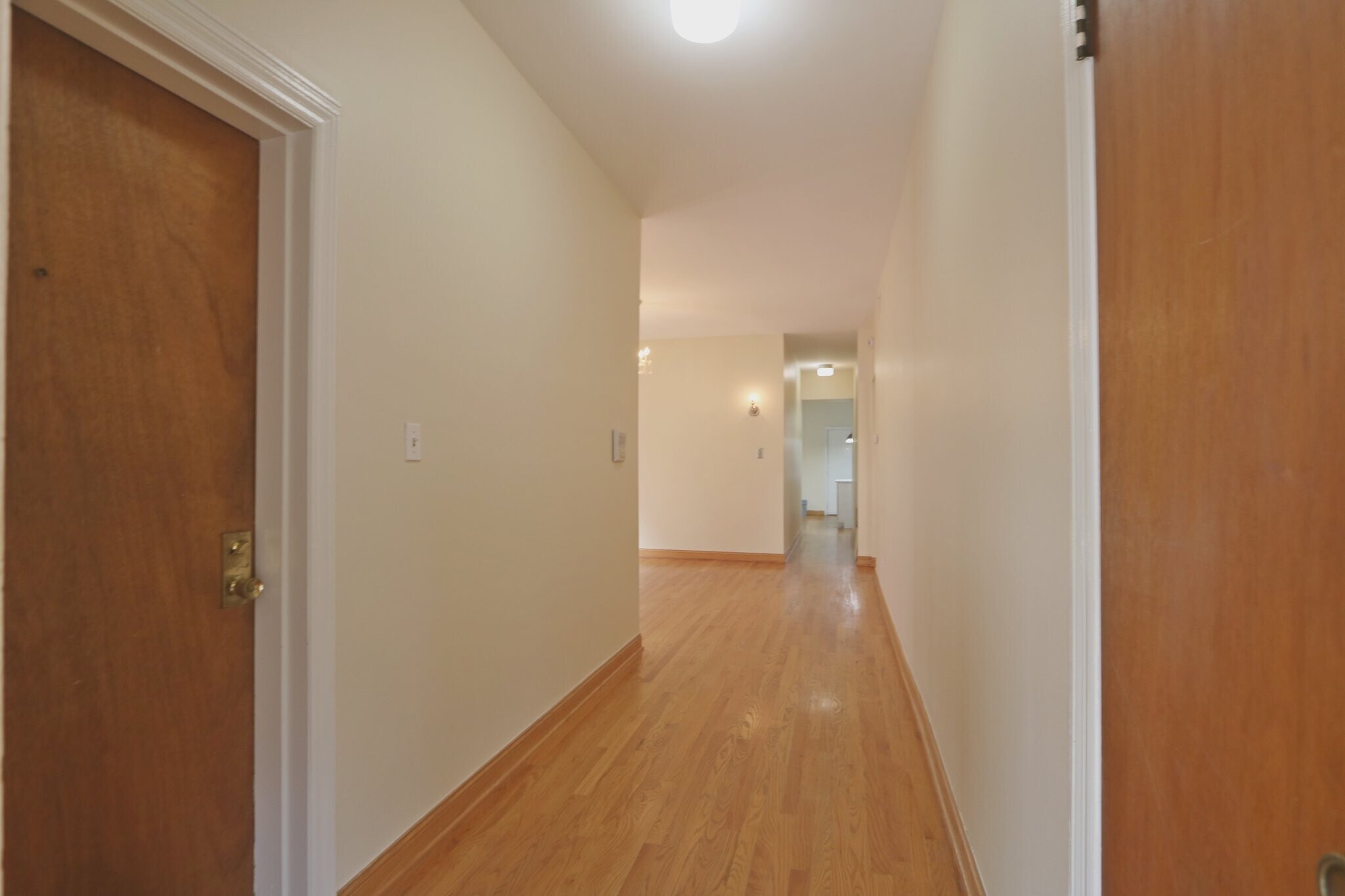 Building Photo - 918 W Buena Ave