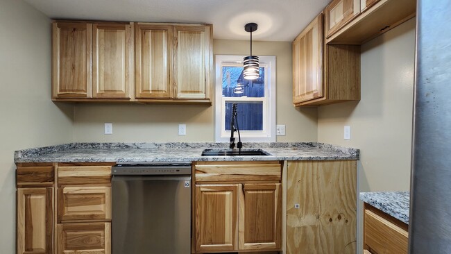 NEW Beautiful hickory cabinets and granite countertop - 1040 Rose Ave E