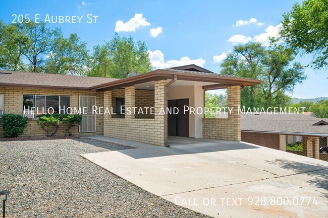 Primary Photo - 205 E Aubrey St
