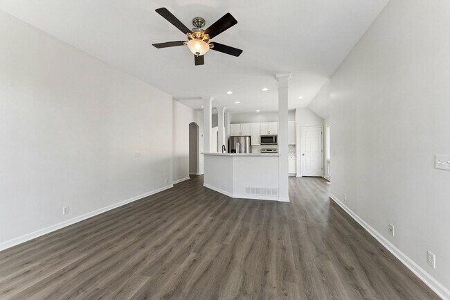 Building Photo - 4 Bedroom Elkhorn Ranch!