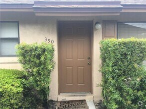 Building Photo - 2 Bed/2 Bath Villa in Townhomes of Winter ...