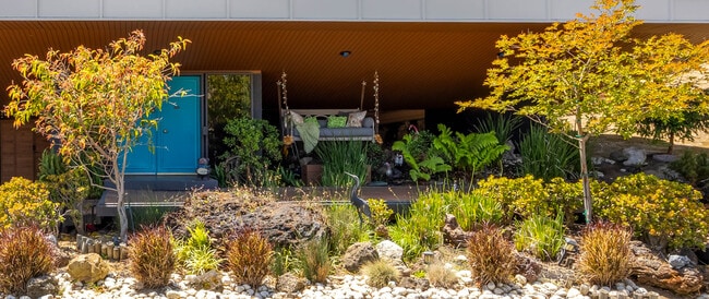 Building Photo - 100 Wimbledon Way