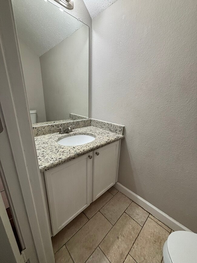 Building Photo - Charming 4 bed, 3 bath house for rent in w...