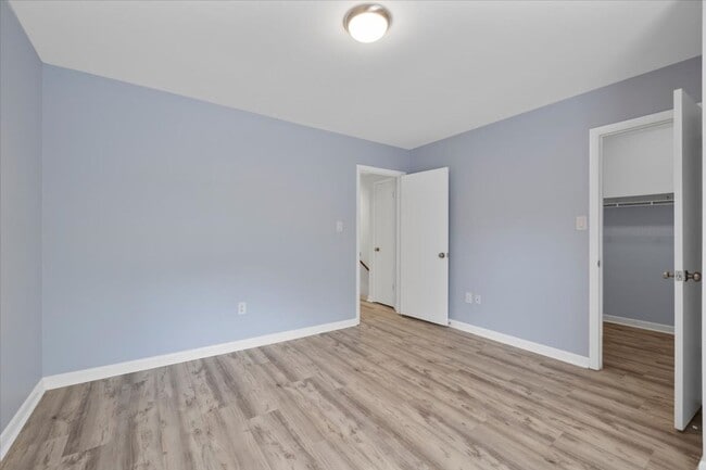 Building Photo - Charming 2 Bedroom/1 Bath Townhome in Henr...