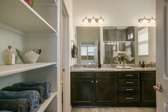Building Photo - 2039 Lobo Trot Ct SE