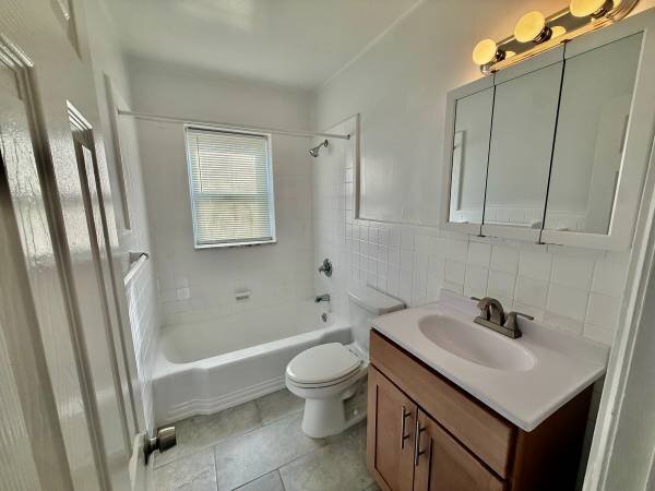 Building Photo - 34 Park Ave