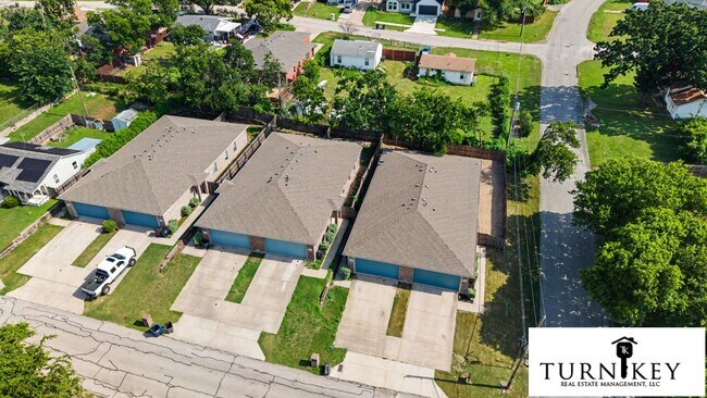 Building Photo - 8037-8039 Arbor