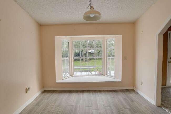 Building Photo - 5212 Abelia Dr