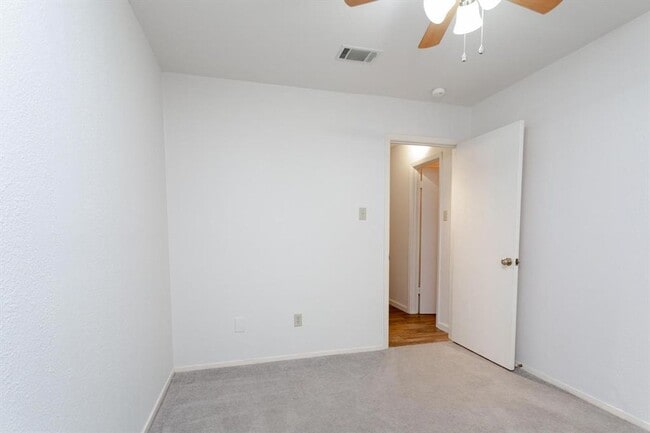 Building Photo - Cozy 3/BR 2/BA Home with Fireplace, Washer & Dryer Included