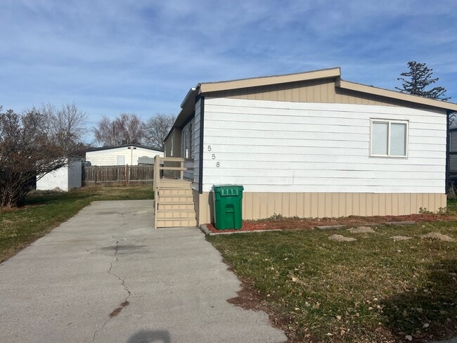 Primary Photo - Large Three Bedroom In Chubbuck