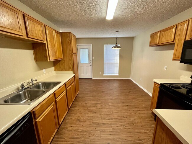 Building Photo - 6805 Millwood St