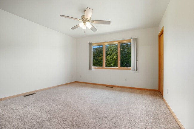 Building Photo - 8 Redtail Ct