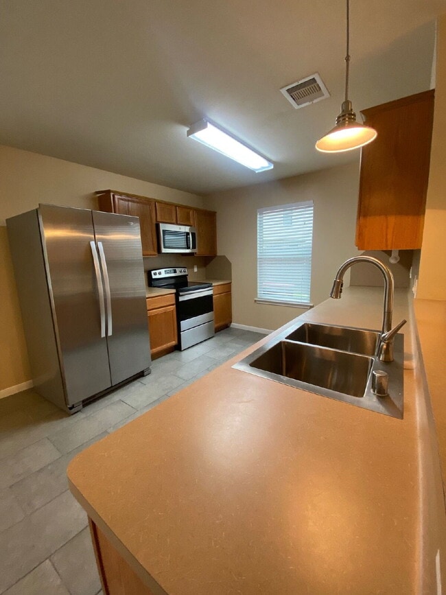 Building Photo - Spacious 4Bed, 2.5 Bath plus Bonus Room, 2-story home in the desirable Remington Grove community!
