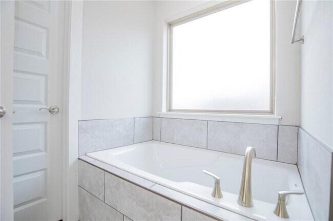 Building Photo - 437 Ramsey St