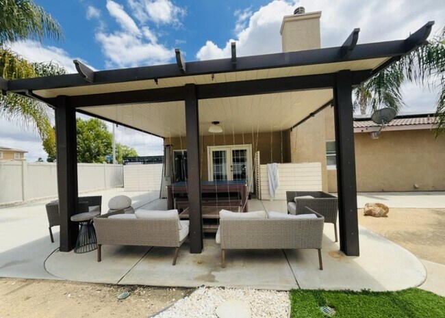 Building Photo - 15425 Brasa Ln