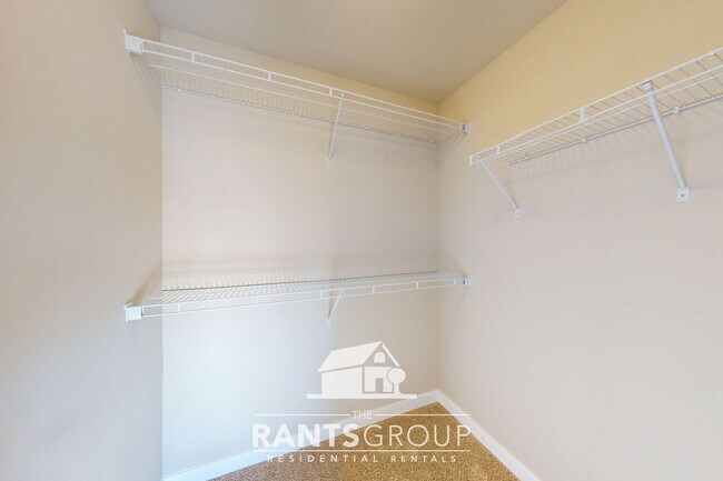 Building Photo - Leah's Landing