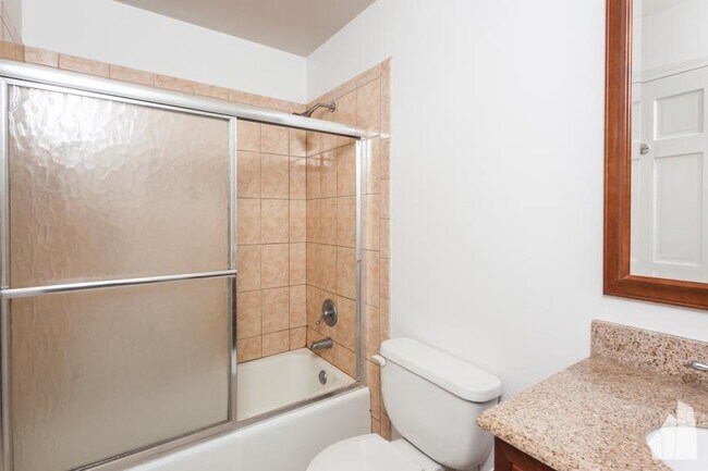 Building Photo - 1 bedroom in Chicago IL 60610