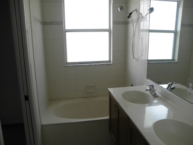 Building Photo - 5314 White Oleander