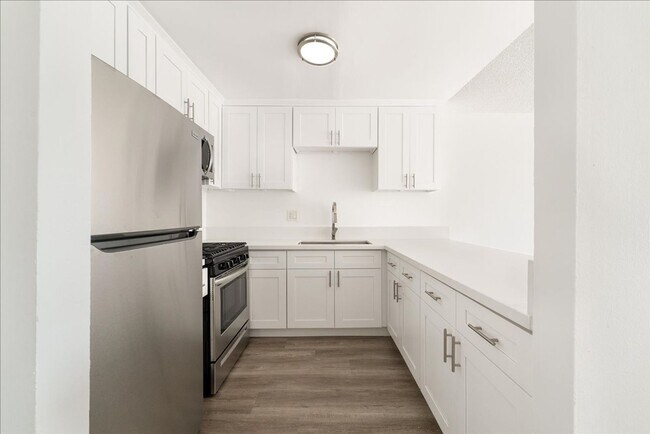 Building Photo - 1401 Mitchell Pl