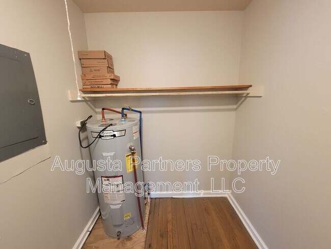 Building Photo - 2826 Thomas Ln