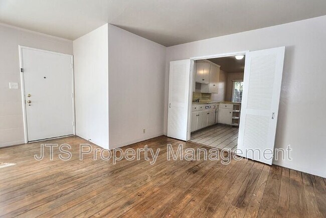 Building Photo - 3109-3111 Hampshire Drive