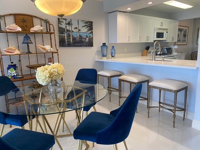 Building Photo - 14 Royal Palm Way