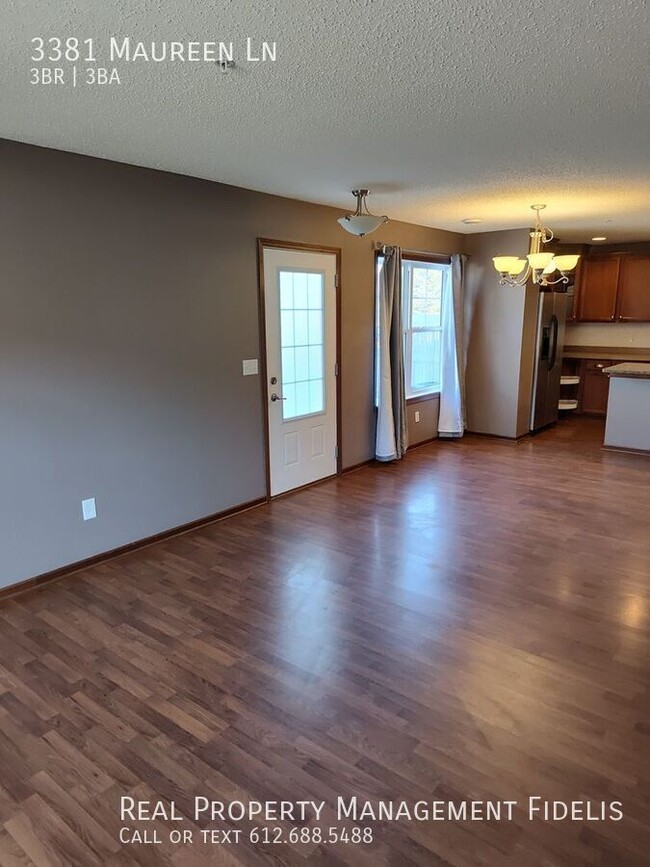 Building Photo - 3 bedroom, 3 bathroom. Close to downtown S...