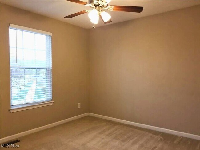 Building Photo - 5055 Lake Forest Dr