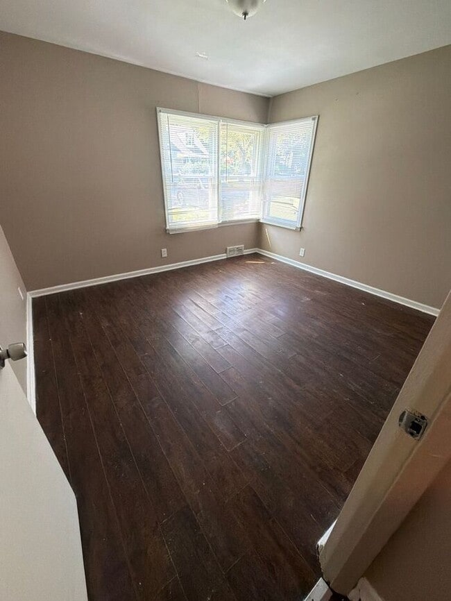 Building Photo - Spacious 4-Bedroom Home with Garage & Breezeway