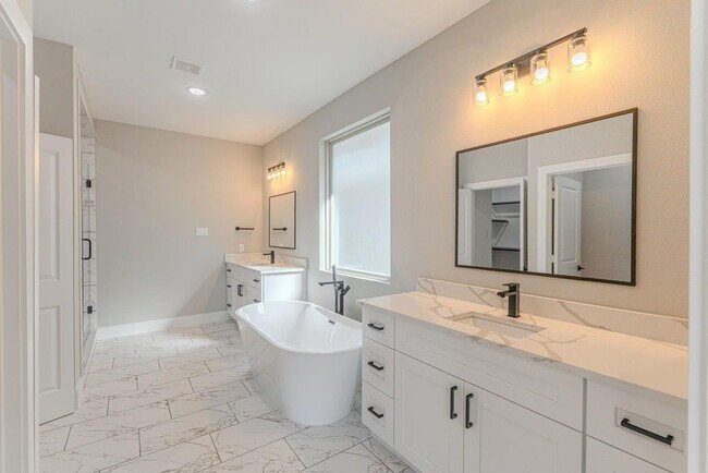 Building Photo - 15038 Wunderlust