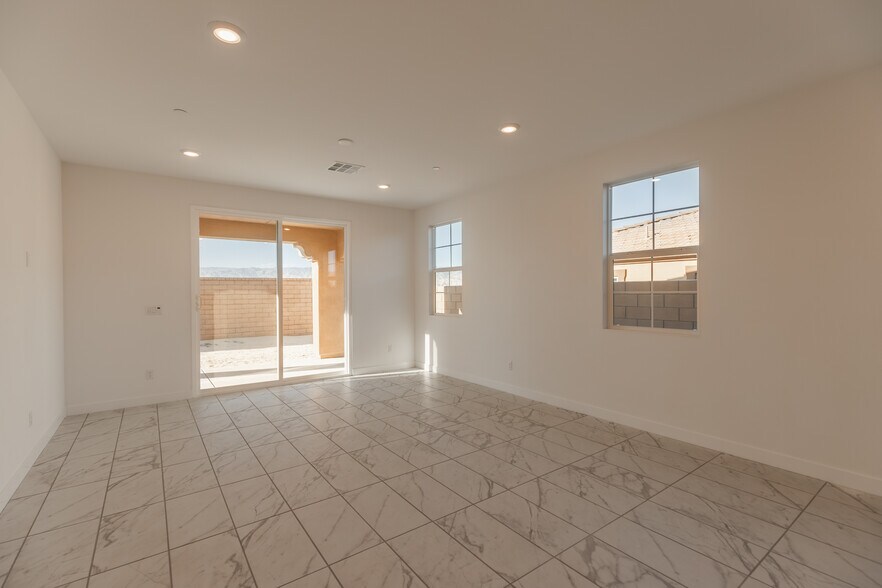 Building Photo - 73598 Cierra St