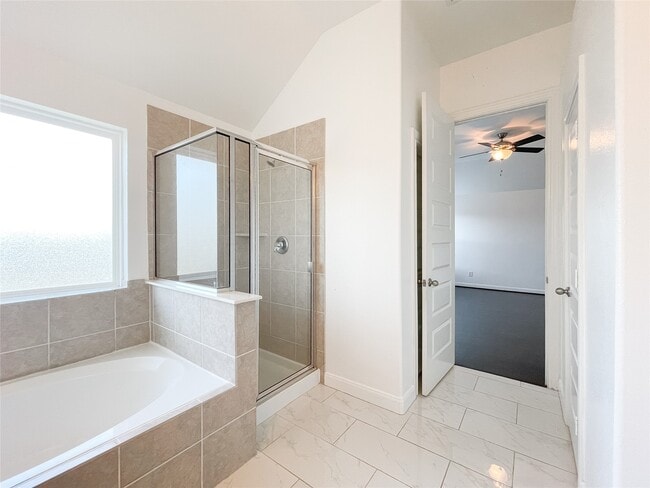Building Photo - 18126 Golden Falls Ln