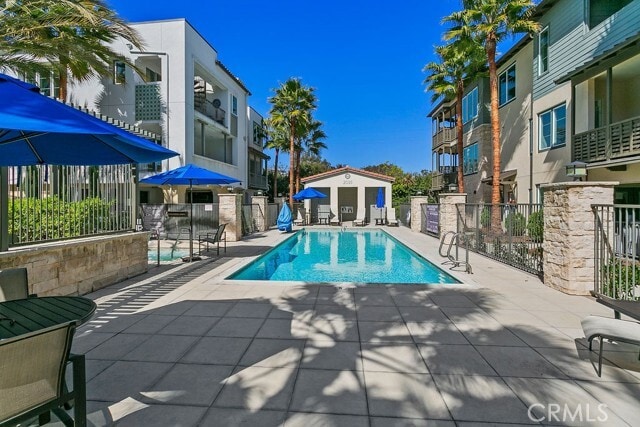 Building Photo - 985 Doheny Way
