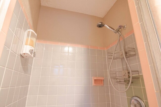 Building Photo - 1324 Catalpa Ln