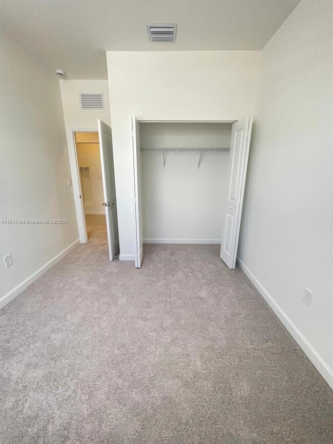 Building Photo - 1076 SE 2nd St