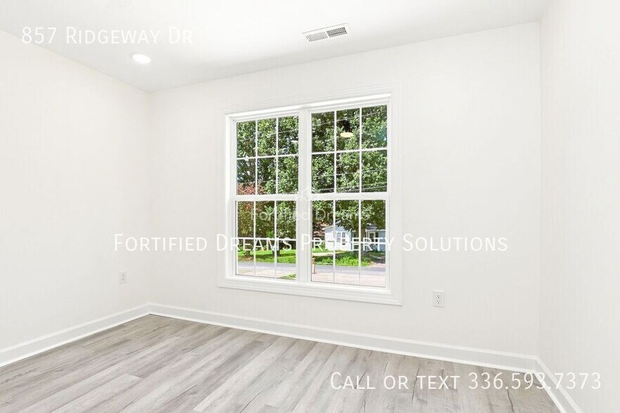 Building Photo - 857 Ridgeway Dr