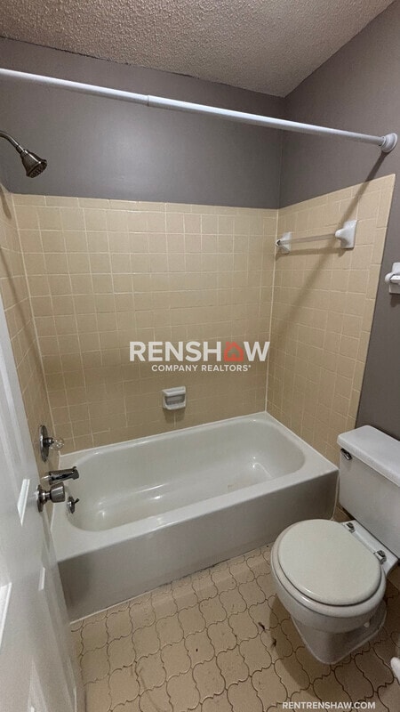 Building Photo - 2112 Pillsbury Pl