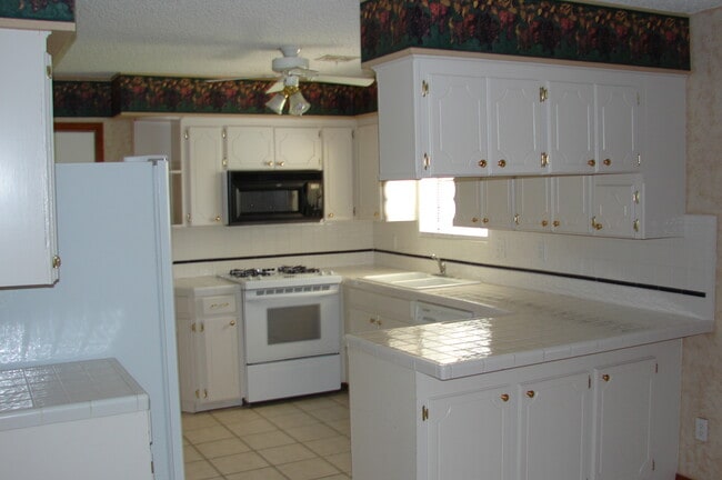 Building Photo - 1815 Nightingale Cir