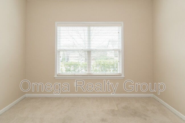 Building Photo - 4474 Fairmont Dr