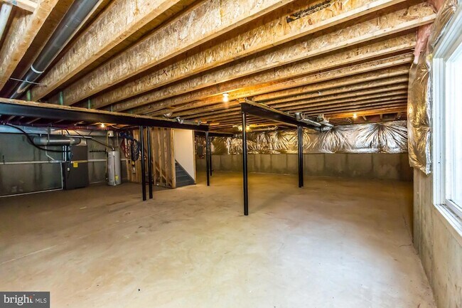 Building Photo - 684 Churchill Rd