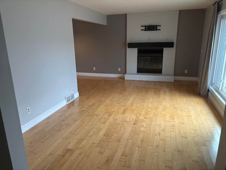 Building Photo - 7302 Gladstone Dr