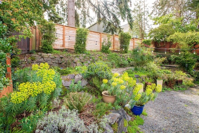 Building Photo - Magnolia 4 bedroom, 3 bathroom