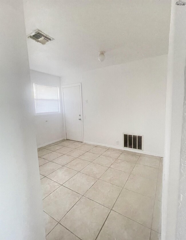 Building Photo - 1807 Westcliff Dr