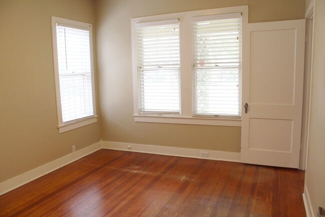 Building Photo - QUINTESSENTIAL ALAMO HEIGHTS COTTAGE