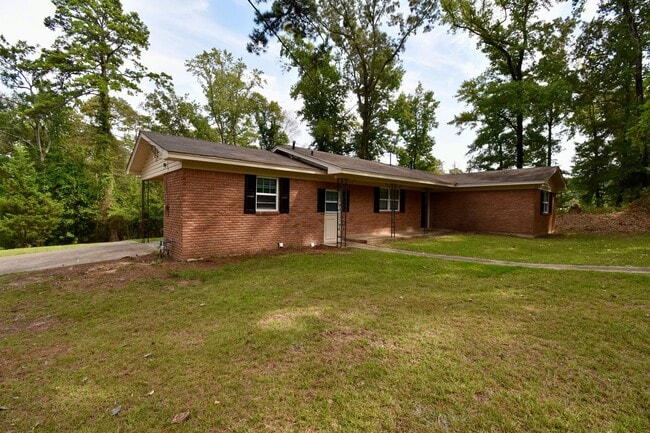 Building Photo - 3 Bed 2 Bath in Ruston!