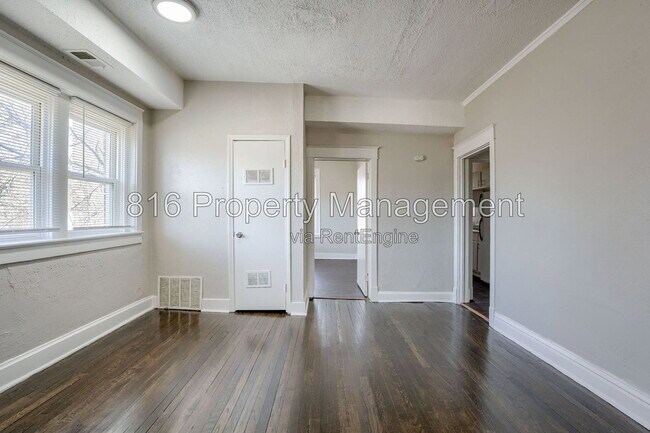 Building Photo - 2416 E 22nd St