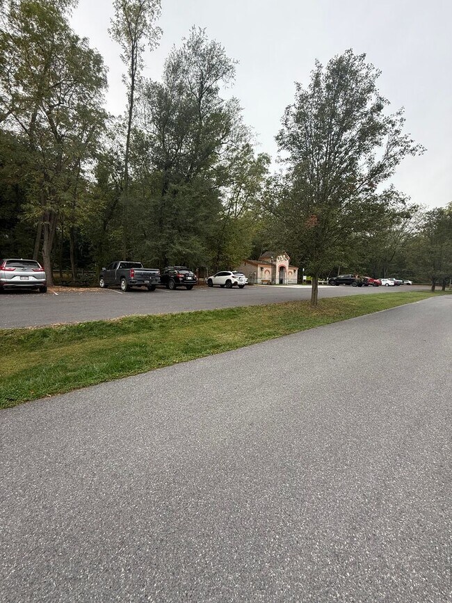 Building Photo - 2 bedroom possibly 3 with oversized Garage...