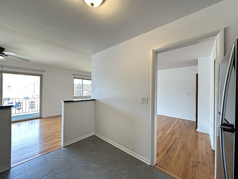 Building Photo - 1653 Oakwood Ave